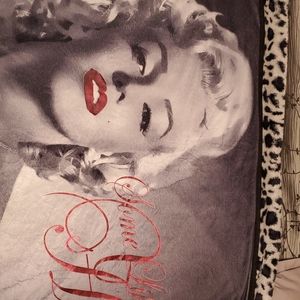 Marilyn Monroe blanket